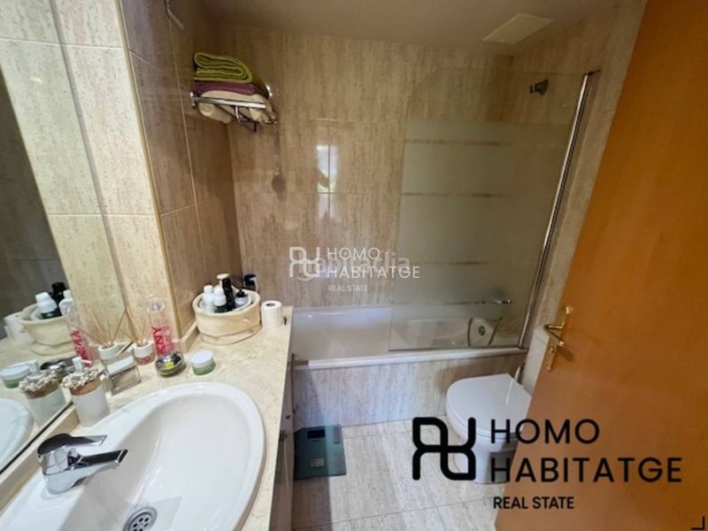 Foto a1e2dfe4-7792-4858-ae15-70a412186a97. Pis amb calefacció aparcament a Centre Sabadell