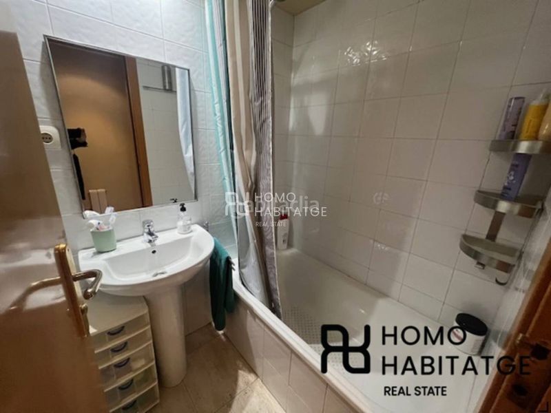 Foto ad9a5f5d-ec4d-4d10-a1ea-0edea8f98e60. Pis amb calefacció aparcament a Centre Sabadell