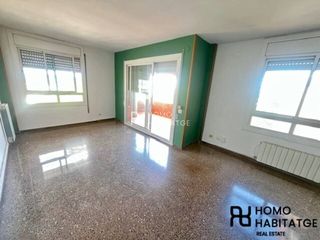 Appartamento  Calle batllevell. Piso en venta en la creu alta, sabadell