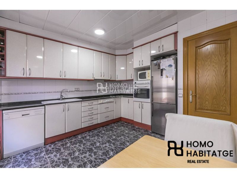 Foto 7da7cbd1-50d3-43c5-bdfb-bb219bed52d0. Casa amb calefacció aparcament a Creu Alta Sabadell