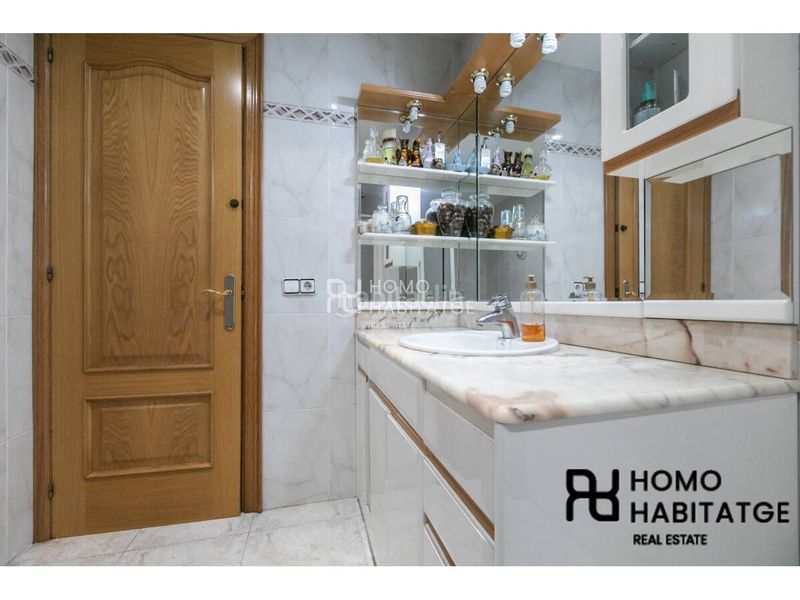 Foto 813b2a7d-93e3-43c1-92dd-40a5f053c3ce. Casa amb calefacció aparcament a Creu Alta Sabadell
