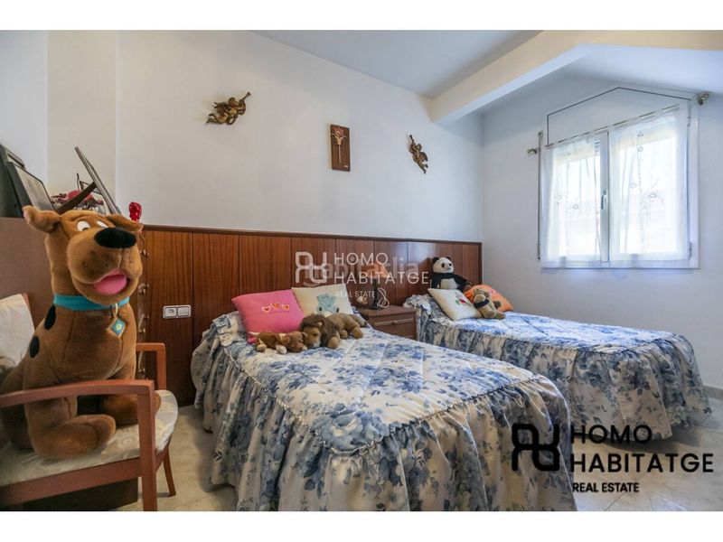 Foto b6e6c5f9-f622-4f1f-bbc4-a78990ac1b6b. Casa amb calefacció aparcament a Creu Alta Sabadell