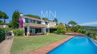 Rent Chalet in Les Bilbenyes. Encantadora casa con vistas al mar