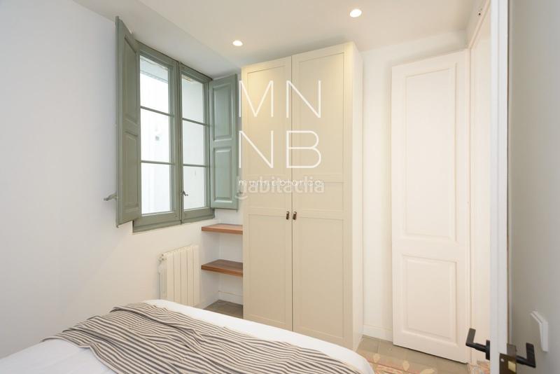 Foto a0ee8a1a-3778-49f8-a119-002b0ccecb34. Piso  completamente reformado se encuentra en una finca señorial de 1854 en Barcelona