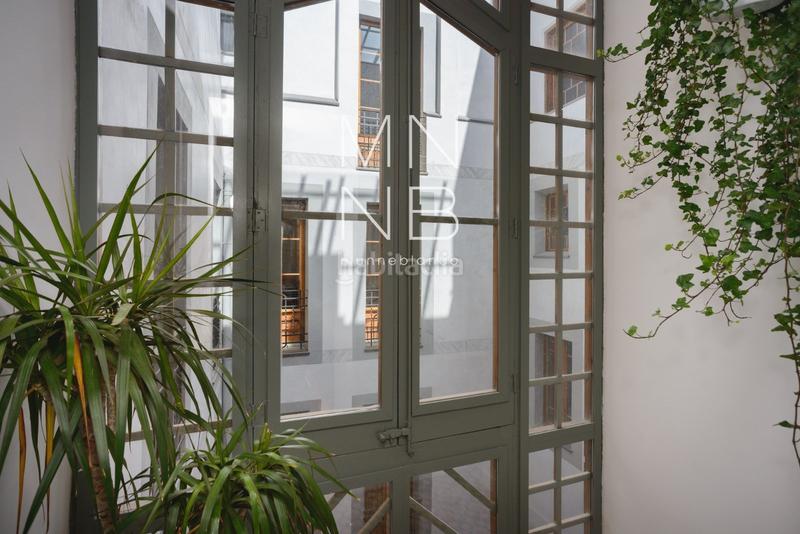 Foto ad562a60-5606-4d75-9ea4-5942f8c233ba. Piso  completamente reformado se encuentra en una finca señorial de 1854 en Barcelona