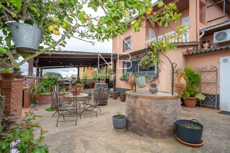 Foto 2a5f1ebb-b4a5-480f-9582-c6e7cf340de8. Chalet con riscaldamento parcheggio piscina in Urbanitzacions Mataró