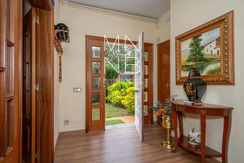 Foto df993b31-5e3a-4ddf-9be7-b1eefef38cc6. Chalet con riscaldamento parcheggio piscina in Urbanitzacions Mataró