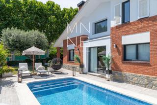 Location Chalet à Canet de Mar. Magnifica casa reformada de diseño