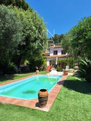 Xalet a Centre. Masia semireformada a 2 del centro de llavaneres