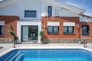 Chalet à Canet de Mar. Casa a 4 vientos totalmente reformada con vistas