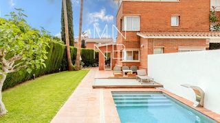 Casa a schiera  Oms dels. Chalet adosado cerca del mar
