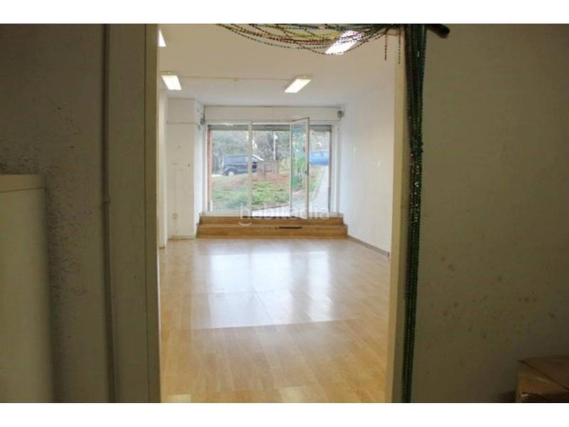 Foto c90f1218-96c6-4539-baf8-712ae0f42e7b. Local comercial en begoña 3 en Poble Nou Sabadell