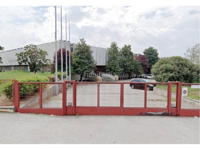 Foto e0ad2f2b-c125-4b1c-b3eb-cf5cc17860f2. Lloguer oficina amb aparcament a Santa Perpètua de Mogoda