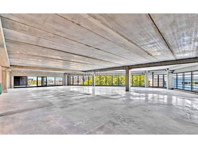 Foto 089aac05-a51d-4e7b-a3c3-93ce3e3e1829. Rent industrial building in calle casal de santa coloma 1 in Barberà del Vallès