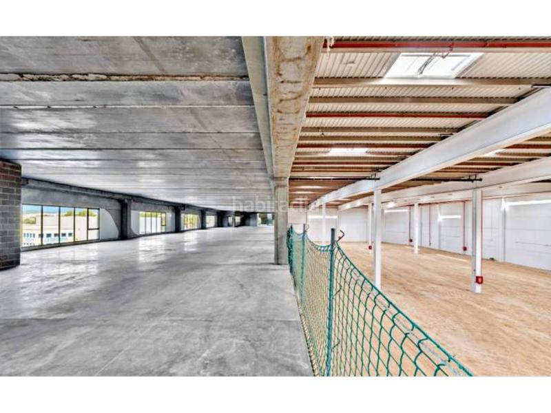 Foto 3957582b-cabb-4344-8d19-69b8446cd354. Rent industrial building in calle casal de santa coloma 1 in Barberà del Vallès