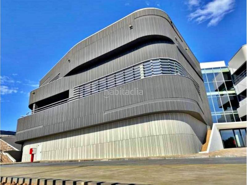 Foto b408f0d2-3ec1-4e3c-9899-d569d3007a0a. Rent industrial building in calle casal de santa coloma 1 in Barberà del Vallès