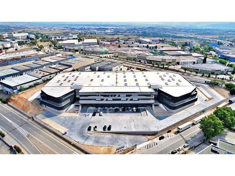 Foto b63f7f41-3d02-4671-876d-f8d9eb09c1a8. Rent industrial building in calle casal de santa coloma 1 in Barberà del Vallès