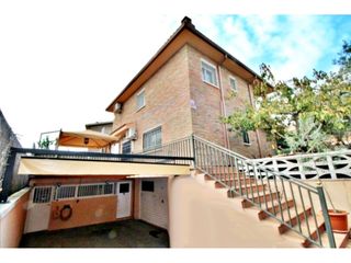 House  Calle girona. Venta casa a 4 vientos en poliny� en zona residencial