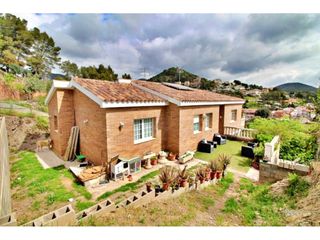 Casa a Calle coll de solanet 9. Venta de casa a 4 vientos en sentmenat can vinyals