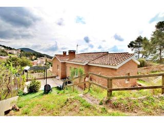House  Calle coll de solanet. Venta de casa a 4 vientos en sentmenat can vinyals