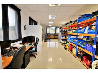 Local Comercial  Avenida sentmenat. Venta de oficina en poliny� con energ�a solar