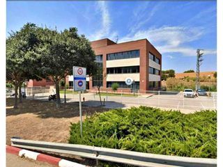 Local Comercial  Avenida sentmenat. Venta de oficina en polinyà con energía solar