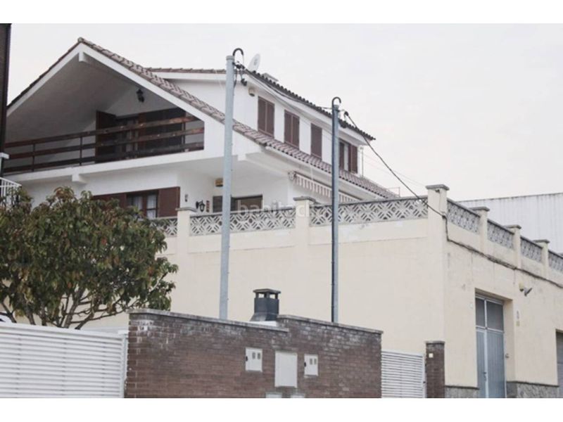 Foto b572db5a-6948-4992-b318-20ff099b4cb8. Casa amb calefacció aparcament a Polinyà