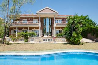 Xalet a Carrer del bergadà 3. Una gran casa para una gran familia