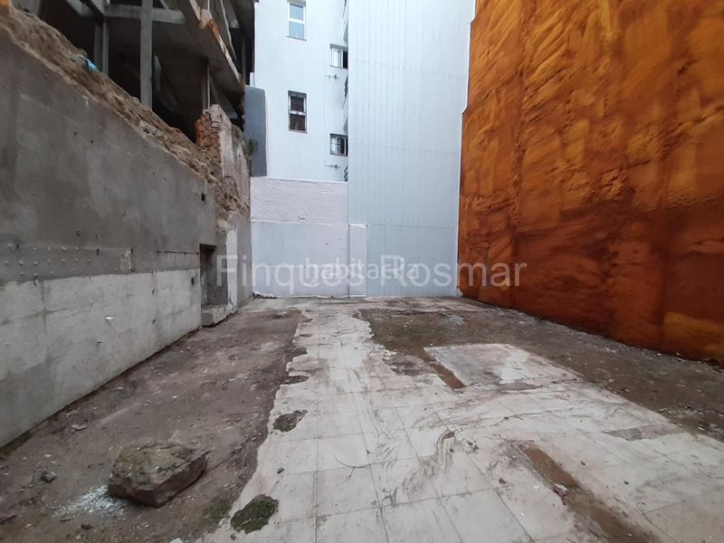 Foto 78c1132d-f238-4bbf-8744-2c063e2643ff. Terreno residencial parcela edificable en el centro , a dos pasos de la playa en Lloret de Mar