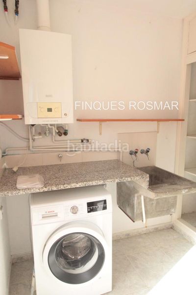 Foto c430b124-b5d3-49e8-af2e-8f6920e2f43a. Casa amb calefacció aparcament a Centre Lloret de Mar