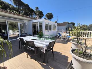 Casa a Aiguaviva Parc. Exclusiva casa con piscina, jacuzzi y energia solar en aiguaviva