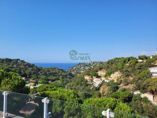 Casa a Canyelles. Espectacular vivienda de cuatro plantas con vistas al mar