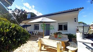 Casa a Montbarbat. Encantadora casa con amplio terreno en montbarbat