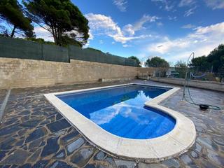Casa a Lloret Residencial - Montlloret. Casa en dos edificaciones con piscina