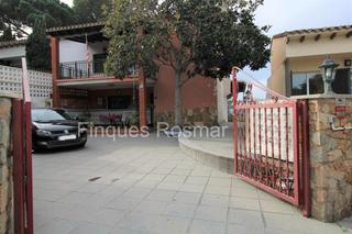 Casa a Canyelles. Una casa para disfrutar con toda la familia en intimidad, a un p