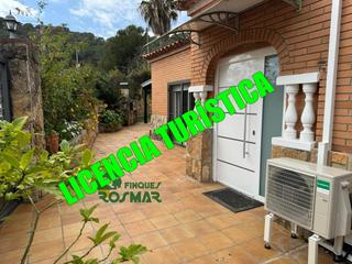 Casa a Canyelles. Disfruta y gana vivienda con piscina, jardín y licencia turístic