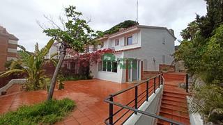 Casa  Passatge buenos aires. Oportunidad de vivienda con licencia turística en fenals, lloret