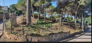 Terreno residencial en Lloret Verd - Els Pinars. Parcela esquinera edificable de 1.322 m en los pinares, a 10 min