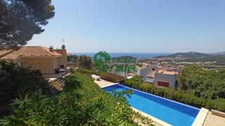 Casa a Roca Grossa. Vivienda con encanto y potencial de inversión en roca grossa, ll
