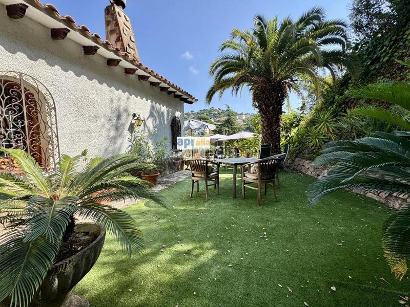 Foto fa0cd2d1-e5ab-4c11-8b10-d52e96c609a7. Casa con riscaldamento piscina in Canyelles Lloret de Mar