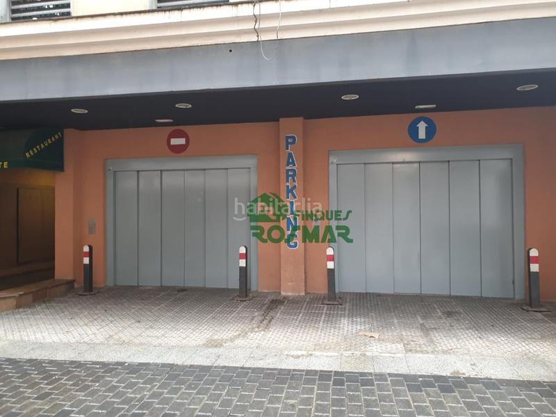 Foto feef2010-bb11-4210-9cc2-6fbba5c98b1d. Aparcament cotxe a Centre Lloret de Mar