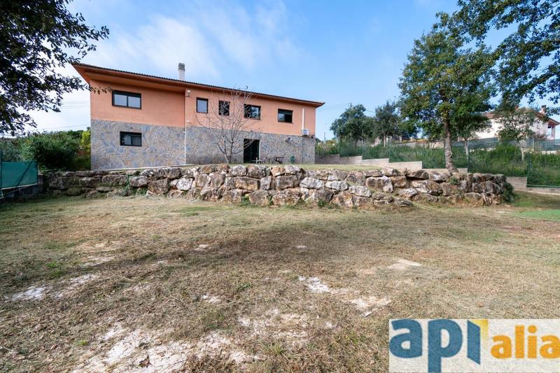 Foto aa2b33ae-d962-4504-af77-2cb84674db33. Casa  unifamiliar en parcela de 1.000 m en Sils