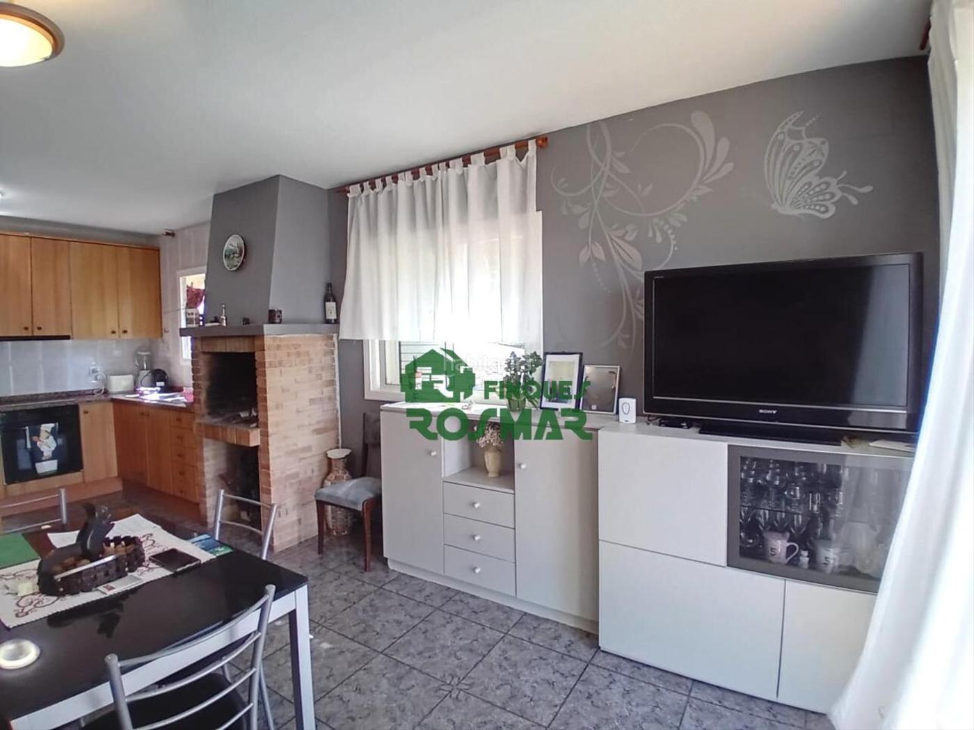 VERSTIL VIVIENDA DE DOS PLANTAS Y GRAN TERRENO EN AIGUAVIVA PAR Vidreres