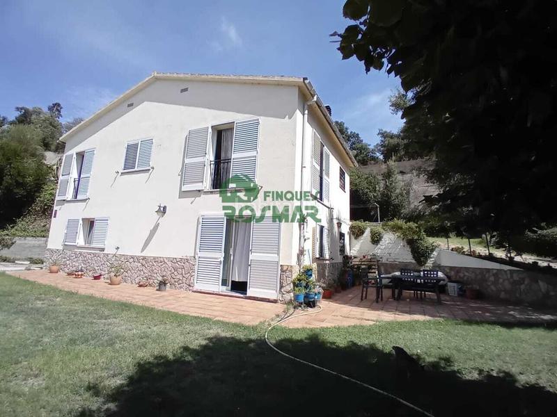 Foto 2d90363e-b456-42bb-a759-700c4fbfdb29. Casa versátil vivienda de dos plantas y gran terreno en aiguaviva park en Vidreres