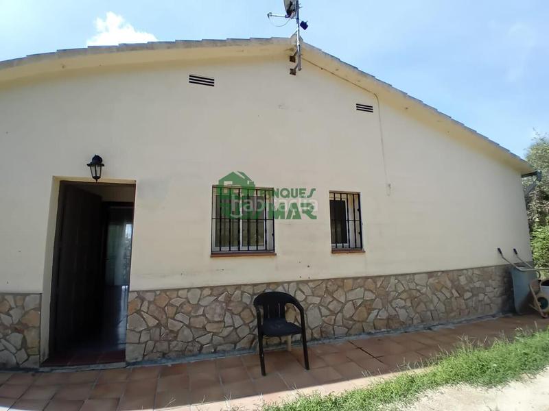 Foto f0881533-cd55-4456-a819-e5af78f281d3. Casa versátil vivienda de dos plantas y gran terreno en aiguaviva park en Vidreres