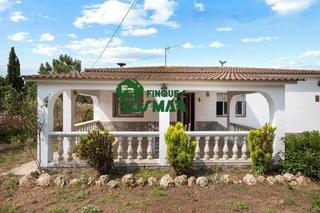 Casa a Lloret Residencial - Montlloret. Vivienda en parcela plana de 1330 m2 en lloret residencial