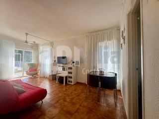 Pis a Canyelles. Luminoso apartamento con terraza a 10 minutos de la playa de cal