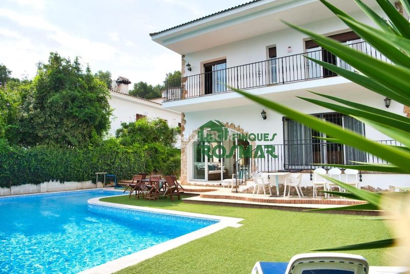 Foto 4754941b-3d13-4513-b77f-bf550fadee70. Casa amb piscina a Fenals Lloret de Mar