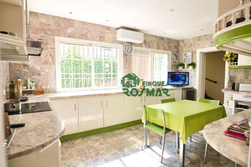 Foto 743f6e30-a31b-4f59-9103-93824457d0f1. Casa amb piscina a Fenals Lloret de Mar