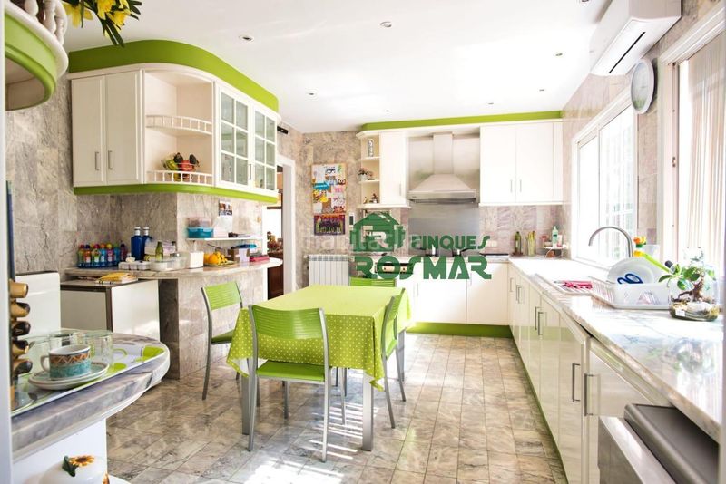 Foto bacbfd15-c158-4f98-a6d9-d5d591f88ba5. Casa amb piscina a Fenals Lloret de Mar